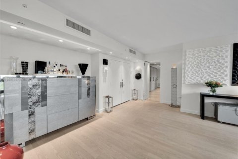 Condo in Miami Beach, Florida, 3 bedrooms  № 1888946 - photo 17
