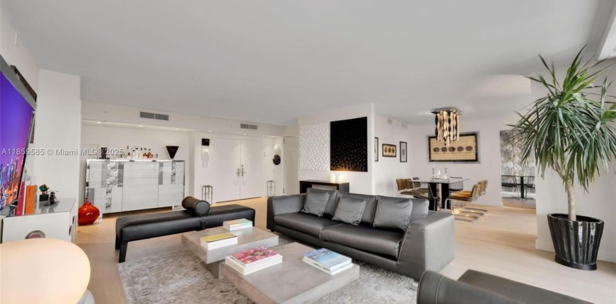 Condo in Miami Beach, Florida, 3 bedrooms № 1888946