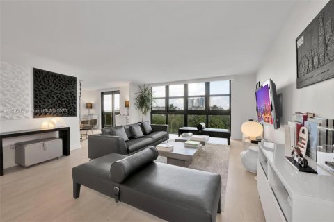 Condo in Miami Beach, Florida, 3 bedrooms  № 1888946 - photo 9