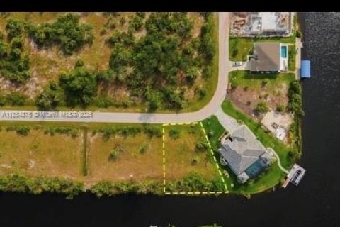 Terreno en venta en Port Charlotte, Florida № 1872338 - foto 1