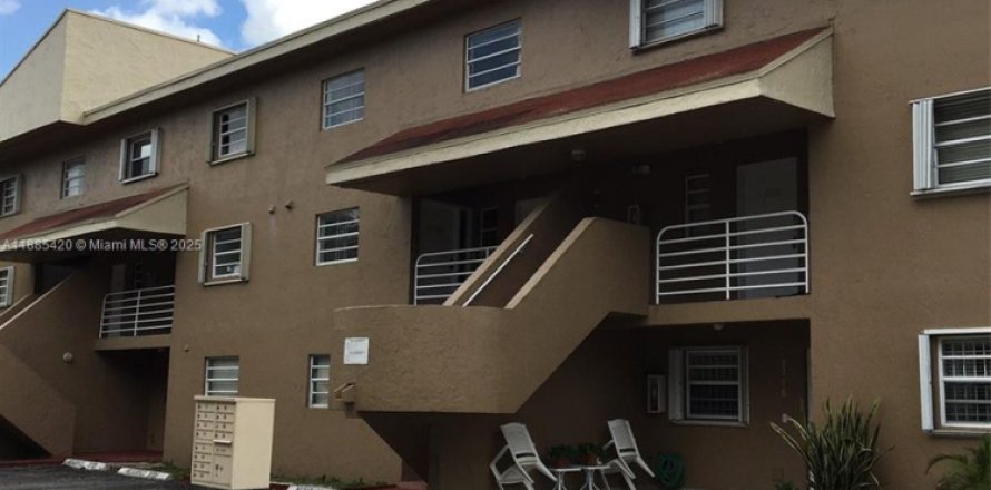 Кондоминиум с 2 спальнями в Хайалиа, Флорида № 1931662