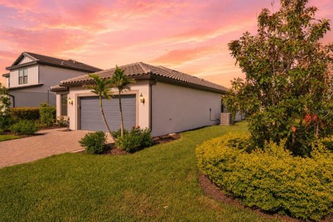 House in MAGNOLIA RANCH in Bradenton, Florida 3 bedrooms, 193.61 sq.m. № 2291502 - photo 6