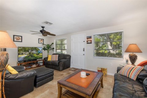 Villa ou maison à vendre à Holiday, Floride: 2 chambres, 97.27 m2 № 2120938 - photo 15