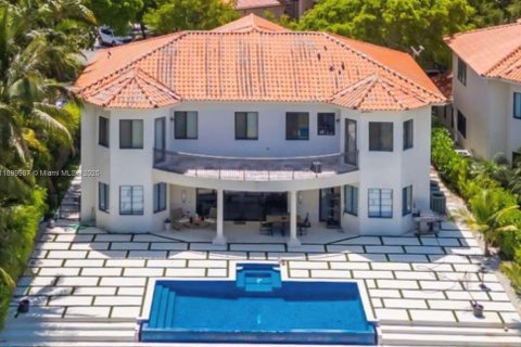 House in Cutler Bay, Florida 5 bedrooms, 468.88 sq.m. № 2012775 - photo 9