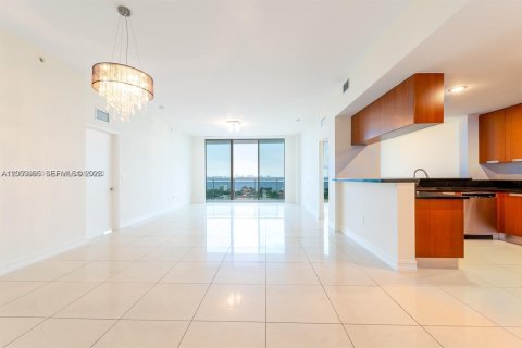 Condominio en alquiler en North Bay Village, Florida, 2 dormitorios, 162.86 m2 № 2248071 - foto 11