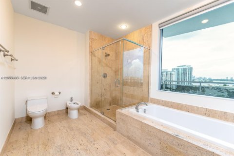 Condominio en alquiler en North Bay Village, Florida, 2 dormitorios, 162.86 m2 № 2248071 - foto 20