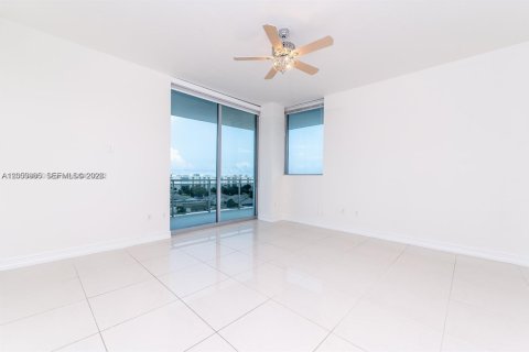Condominio en alquiler en North Bay Village, Florida, 2 dormitorios, 162.86 m2 № 2248071 - foto 17