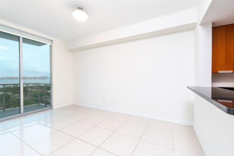 Condominio en alquiler en North Bay Village, Florida, 2 dormitorios, 162.86 m2 № 2248071 - foto 14