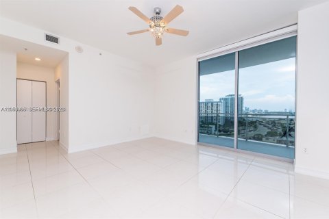 Condominio en alquiler en North Bay Village, Florida, 2 dormitorios, 162.86 m2 № 2248071 - foto 15