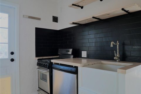 Casa en alquiler en Tampa, Florida, 2 dormitorios, 85.47 m2 № 1915642 - foto 11