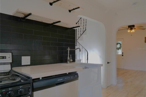 Casa en alquiler en Tampa, Florida, 2 dormitorios, 85.47 m2 № 1915642 - foto 9
