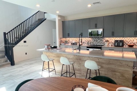 Touwnhouse à vendre à Lake Worth, Floride: 3 chambres, 215.25 m2 № 1936584 - photo 4