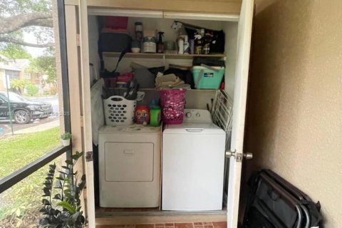 Condo in Miami, Florida, 2 bedrooms  № 1923696 - photo 7