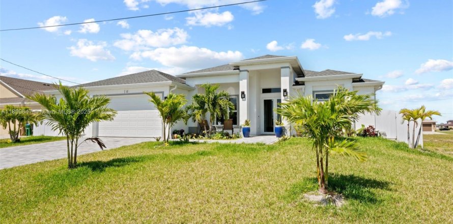 Casa en Cape Coral, Florida 4 dormitorios № 1950893