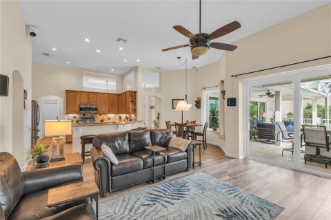 House in Orlando, Florida 5 bedrooms, 266.82 sq.m. № 2206674 - photo 15
