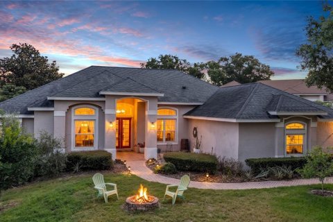 House in Orlando, Florida 5 bedrooms, 266.82 sq.m. № 2206674 - photo 2