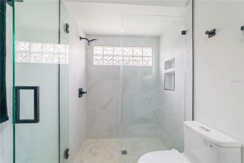 House in Palm Harbor, Florida 4 bedrooms, 168.71 sq.m. № 2206955 - photo 12