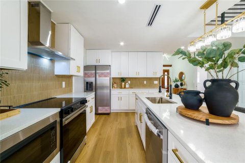 House in Palm Harbor, Florida 4 bedrooms, 168.71 sq.m. № 2206955 - photo 16