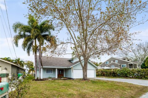 House in Palm Harbor, Florida 4 bedrooms, 168.71 sq.m. № 2206955 - photo 2