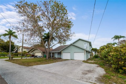 House in Palm Harbor, Florida 4 bedrooms, 168.71 sq.m. № 2206955 - photo 3