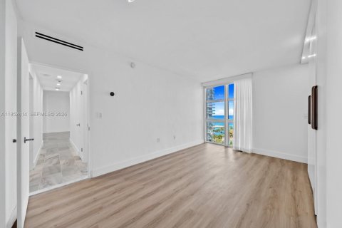 Condominio en venta en Bal Harbour, Florida, 2 dormitorios, 98.1 m2 № 2008707 - foto 18