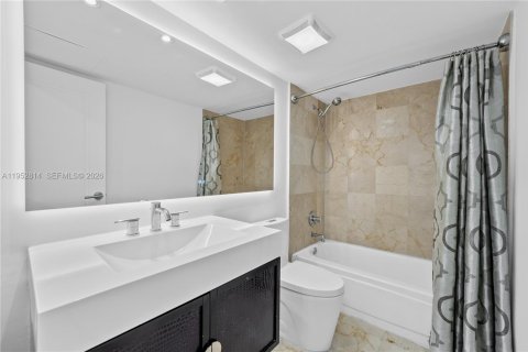 Condominio en venta en Bal Harbour, Florida, 2 dormitorios, 98.1 m2 № 2008707 - foto 25