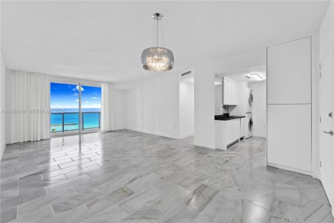 Condominio en venta en Bal Harbour, Florida, 2 dormitorios, 98.1 m2 № 2008707 - foto 8