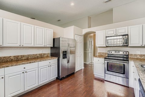 Купить виллу или дом в Пемброк-Пайнс, Флорида 5 комнат, 200.02м2, № 1949771 - фото 6