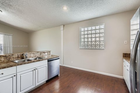 Купить виллу или дом в Пемброк-Пайнс, Флорида 5 комнат, 200.02м2, № 1949771 - фото 7