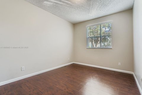 Купить виллу или дом в Пемброк-Пайнс, Флорида 5 комнат, 200.02м2, № 1949771 - фото 18