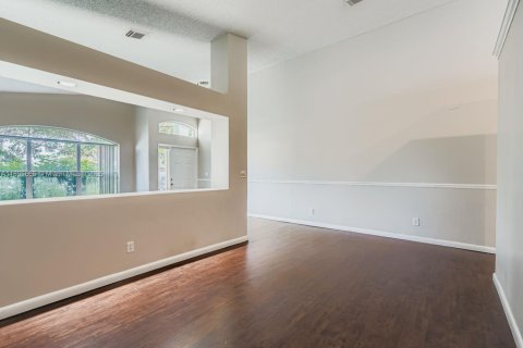 Купить виллу или дом в Пемброк-Пайнс, Флорида 5 комнат, 200.02м2, № 1949771 - фото 15