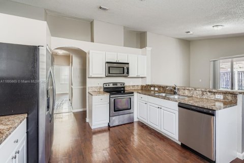 Купить виллу или дом в Пемброк-Пайнс, Флорида 5 комнат, 200.02м2, № 1949771 - фото 5