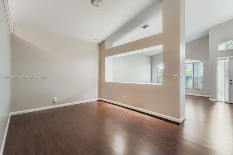 Купить виллу или дом в Пемброк-Пайнс, Флорида 5 комнат, 200.02м2, № 1949771 - фото 16