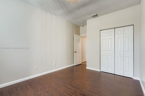 Купить виллу или дом в Пемброк-Пайнс, Флорида 5 комнат, 200.02м2, № 1949771 - фото 13