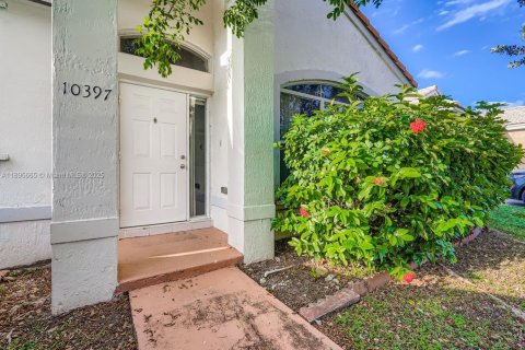 Купить виллу или дом в Пемброк-Пайнс, Флорида 5 комнат, 200.02м2, № 1949771 - фото 3