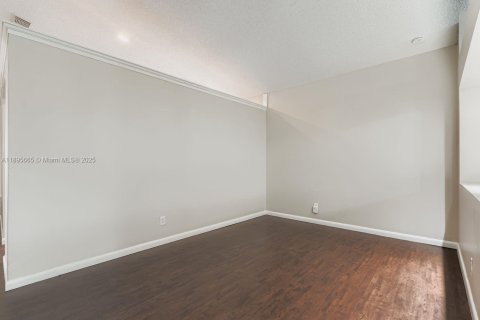 Купить виллу или дом в Пемброк-Пайнс, Флорида 5 комнат, 200.02м2, № 1949771 - фото 21