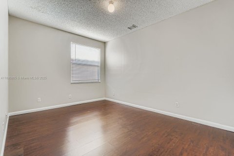 Купить виллу или дом в Пемброк-Пайнс, Флорида 5 комнат, 200.02м2, № 1949771 - фото 22