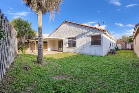 Купить виллу или дом в Пемброк-Пайнс, Флорида 5 комнат, 200.02м2, № 1949771 - фото 28