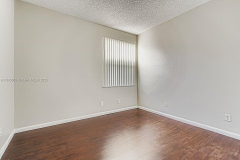 Купить виллу или дом в Пемброк-Пайнс, Флорида 5 комнат, 200.02м2, № 1949771 - фото 20