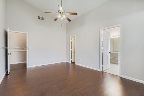 Купить виллу или дом в Пемброк-Пайнс, Флорида 5 комнат, 200.02м2, № 1949771 - фото 14