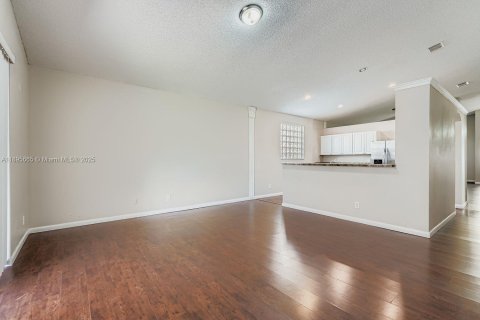 Купить виллу или дом в Пемброк-Пайнс, Флорида 5 комнат, 200.02м2, № 1949771 - фото 9