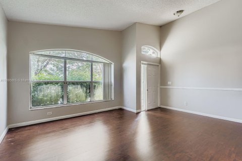 Купить виллу или дом в Пемброк-Пайнс, Флорида 5 комнат, 200.02м2, № 1949771 - фото 4