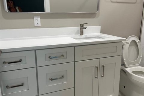 House in Clearwater, Florida 4 bedrooms, 186.18 sq.m. № 1681280 - photo 2