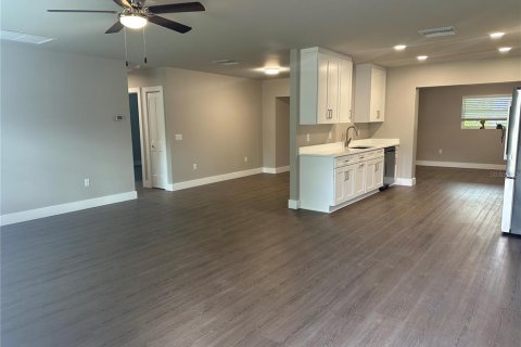 House in Clearwater, Florida 4 bedrooms, 186.18 sq.m. № 1681280 - photo 6