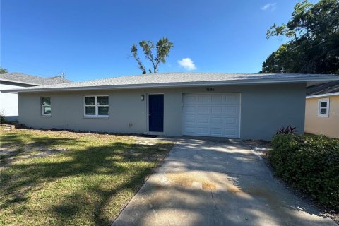 House in Clearwater, Florida 4 bedrooms, 186.18 sq.m. № 1681280 - photo 1