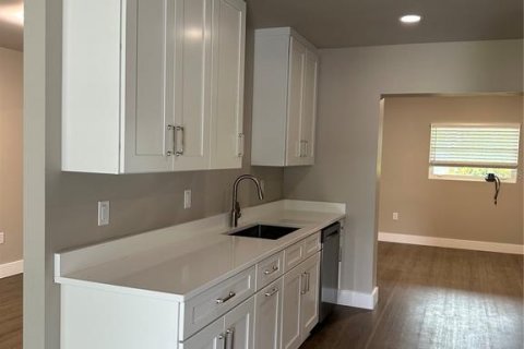 House in Clearwater, Florida 4 bedrooms, 186.18 sq.m. № 1681280 - photo 10