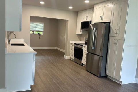 House in Clearwater, Florida 4 bedrooms, 186.18 sq.m. № 1681280 - photo 16