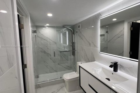 Condo in Miami, Florida, 1 bedroom  № 2180242 - photo 18