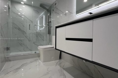 Condo in Miami, Florida, 1 bedroom  № 2180242 - photo 19