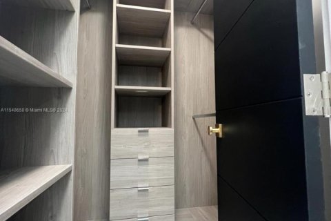 Condo in Miami, Florida, 1 bedroom  № 2180242 - photo 24